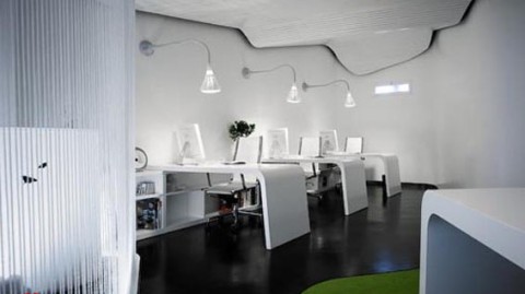 标题：在家办公总不顺？学会这7个办公室风水避坑法则，比请风水师管用！